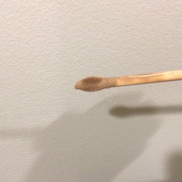 Vanish™ Airbrush Concealer in FLAX - Picture 3 of 3